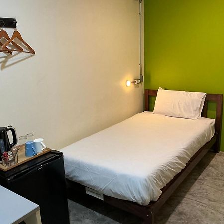 Udee Bangkok Hostel Bagian luar foto