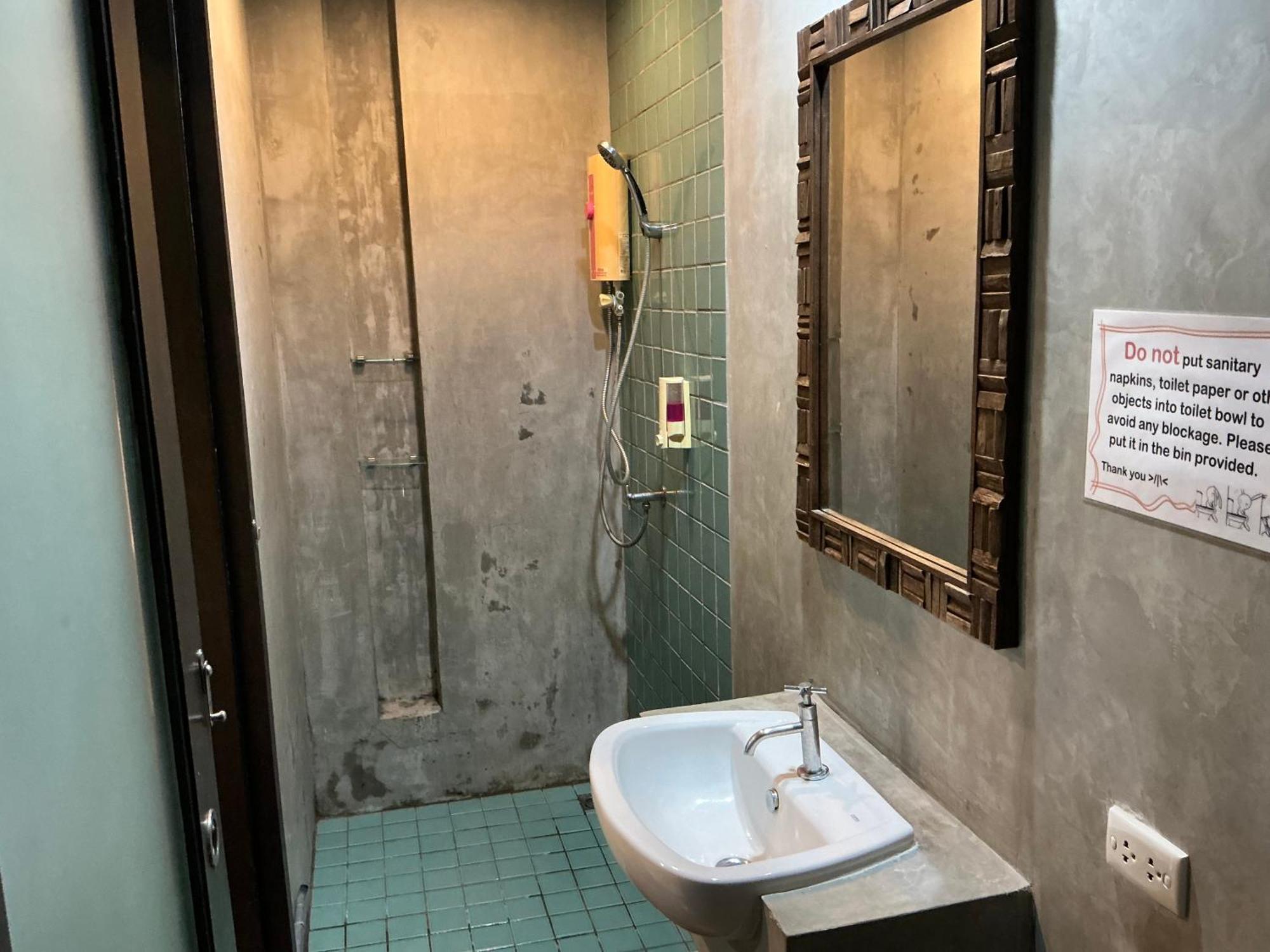 Udee Bangkok Hostel Bagian luar foto